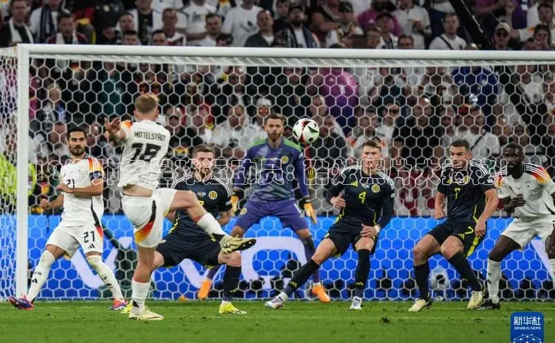 k1体育登录入口注册送38元观星盘19岁帅气足球运动员: 酷炫照片大揭秘！